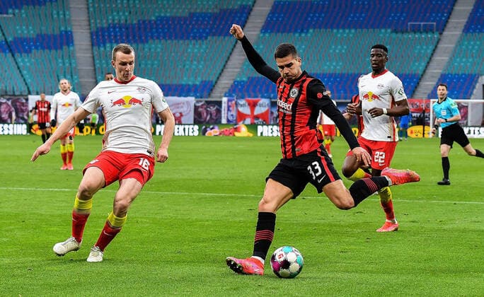 14.03.2021, xjhx, Fussball 1.Bundesliga, RB Leipzig - Eintracht Frankfurt emspor, v.l. Lukas Klostermann (RB Leipzig), Andre Silva (Eintracht Frankfurt) (DFL DFB REGULATIONS PROHIBIT ANY USE OF PHOTOGRAPHS as IMAGE SEQUENCES and or QUASI-VIDEO) Leipzig