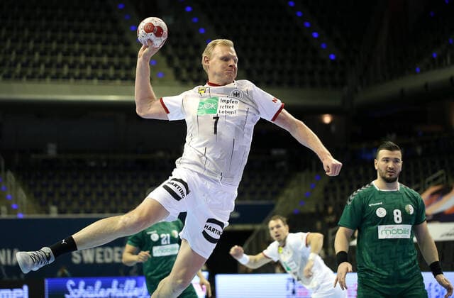 14.03.2021, Handball TOKYO Qualifikation 2020, Algerien - Deutschland, in der Max-Schmeling-Halle Berlin. (L-R) Patrick Wiencek (Deutschland) beim Wurf, Aaladine Hadidi (Algerien)