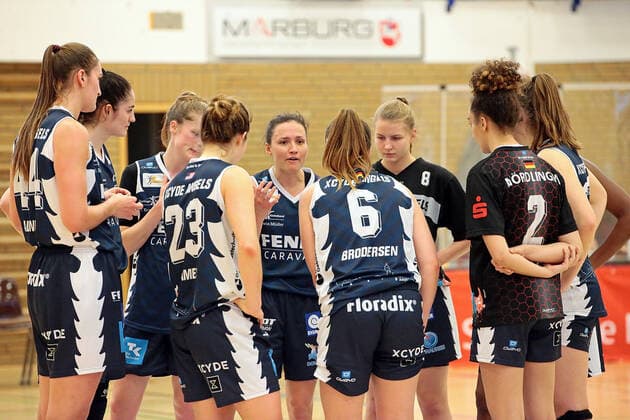 14.03.2021, xovx, Basketball Damen 1. Bundesliga, BC Pharmaserv Marburg - XCYDE Angels Nördlingen Enttäusche Nördlinger Spielerinnen nach der 60:68 Niederlage in Marburg Marburg Sporthalle Georg-Gaßmann-Stadion Hessen Deutschland (DE)