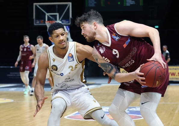 Dominique Johnson (Chemnitz99), Karim Jallow (Basketball Loewen Braunschweig)