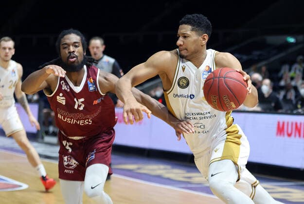 Marcus Thornton (Chemnitz99), Karim Jallow (Basketball Loewen Braunschweig)