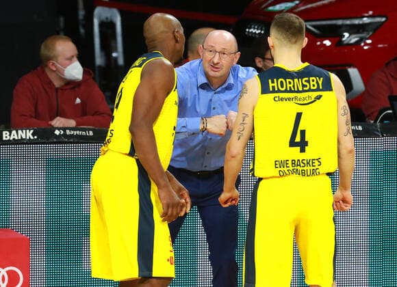 Trainer Mladen DrijenÄiÄ‡, 23 Rickey Paulding, 4 Keith Hornsby (Oldenburg) Basketball, 1. Bundesliga, BBL, FC Bayern München vs. EWE Baskets Oldenburg im Audi Dome, 14.03.2021 FOTO: Mladen Lackovic LakoPress