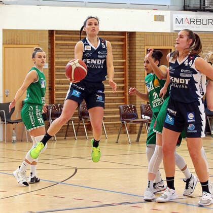 14.03.2021, xovx, Basketball Damen 1. Bundesliga, BC Pharmaserv Marburg - XCYDE Angels Nördlingen v.l. Alexandra Wilke (BC Pharmaserv Marburg), Magaly Meynadier (XCYDE Angels Nördlingen), Rachel Arthur (BC Pharmaserv Marburg), Victoria Rose Waldner (XCYDE Angels Nördlingen) Marburg Sporthalle Georg-Gaßmann-Stadion Hessen Deutschland (DE)