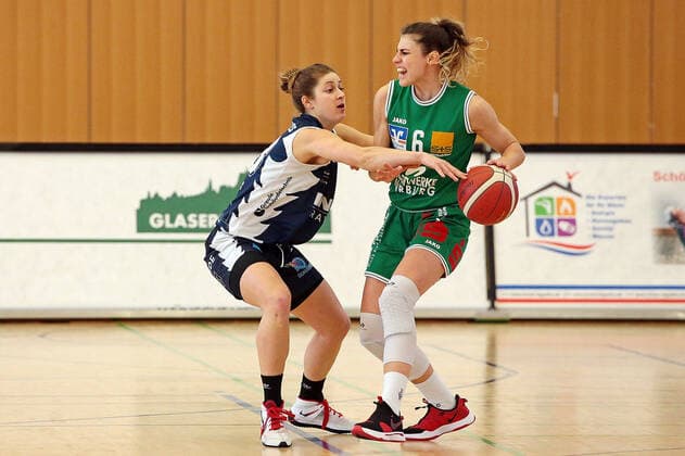 14.03.2021, xovx, Basketball Damen 1. Bundesliga, BC Pharmaserv Marburg - XCYDE Angels Nördlingen v.l. Laken James (XCYDE Angels Nördlingen), Theresa Simon (BC Pharmaserv Marburg) Marburg Sporthalle Georg-Gaßmann-Stadion Hessen Deutschland (DE)