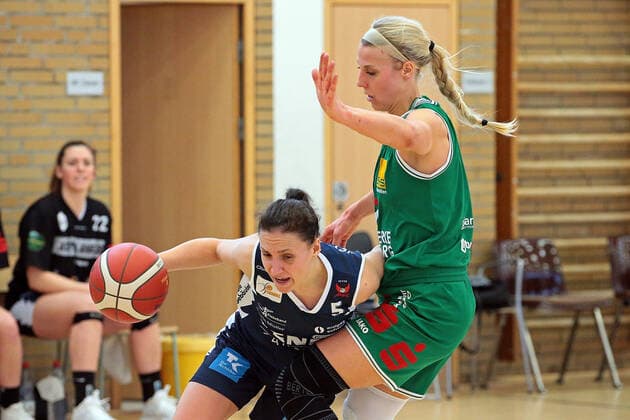 14.03.2021, xovx, Basketball Damen 1. Bundesliga, BC Pharmaserv Marburg - XCYDE Angels Nördlingen v.l. Magaly Meynadier (XCYDE Angels Nördlingen), Marie Bertholdt (BC Pharmaserv Marburg) Marburg Sporthalle Georg-Gaßmann-Stadion Hessen Deutschland (DE)