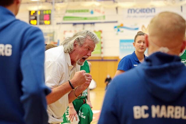 14.03.2021, xovx, Basketball Damen 1. Bundesliga, BC Pharmaserv Marburg - XCYDE Angels Nördlingen Head Coach Christoph Wysocki (BC Pharmaserv Marburg) mit Anweisungen an sein Team. Marburg Sporthalle Georg-Gaßmann-Stadion Hessen Deutschland (DE)
