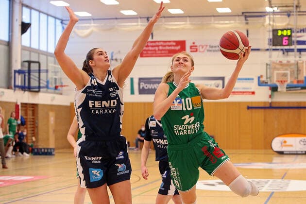 14.03.2021, xovx, Basketball Damen 1. Bundesliga, BC Pharmaserv Marburg - XCYDE Angels Nördlingen v.l. Victoria Rose Waldner (XCYDE Angels Nördlingen), Hanna Crymble (BC Pharmaserv Marburg) Marburg Sporthalle Georg-Gaßmann-Stadion Hessen Deutschland (DE)