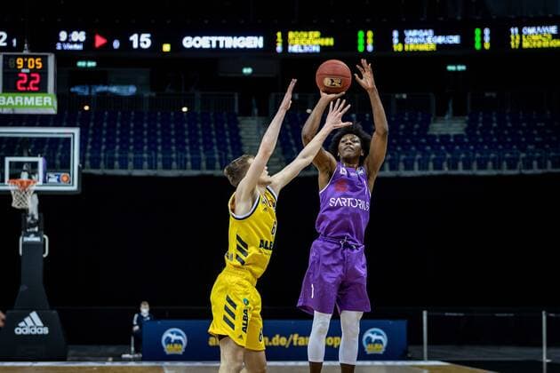 Basketball Berlin 14.03.2021 Saison 2020 2021 1. Bundesliga easyCredit BBL Alba Berlin - BG Göttingen Deishuan Booker (Göttingen, No.01) Malte Delow (Alba Berlin, No.06)