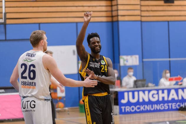 Maximilian UGRAI (26 Eisbaeren Bremerhaven), Roland NYAMA (24 Tigers Tuebingen) ; Eisbären Bremerhaven vs Tigers Tübingen, Basketball, 2. Bundesliga ProA, 15.03.2021, 12. Spieltag, Saison 2020 2021 ; Copyright: xErikxHillmer EIBNERx EP_ehr Eisbären Bremerhaven vs Tigers Tübingen, Basketball, 2. Bundesliga ProA, 15.03.2021, 12. Spieltag, Saison 2020 2021 Bremerhaven Copyright: xErikxHillmer EIBNERx EP_ehr
