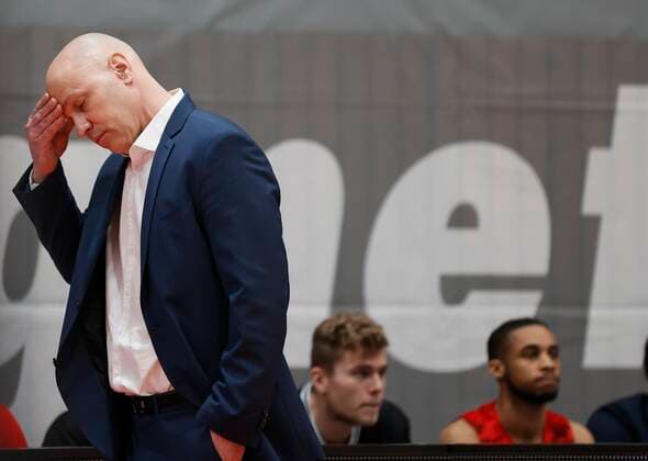 15.03.2021, Basketball, BBL 2020 2021, 23. Spieltag, s.Oliver Wuerzburg - medi bayreuth, GER, Wuerzburg, s.Oliver Arena, Bild: Enttaeuschung bei Headcoach Denis Wucherer (s.Oliver Wuerzburg) Copyright: HMBxMedia xHeikoxBecker