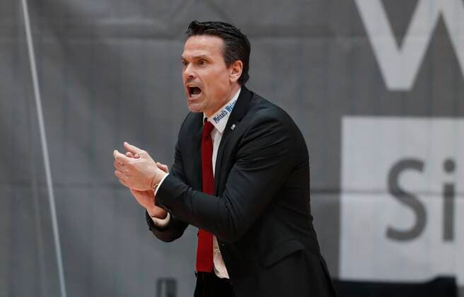 15.03.2021, Basketball, BBL 2020 2021, 23. Spieltag, s.Oliver Wuerzburg - medi bayreuth, GER, Wuerzburg, s.Oliver Arena, Bild: Head Coach Raoul Korner (medi bayreuth) Copyright: HMBxMedia xHeikoxBecker