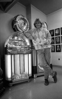 27.02.89 VfB Stuttgart Jürgen Klinsmann Deutschland, Stuttgart, 27.02.1989, Fussball, Bundesliga, VfB Stuttgart: Jürgen Klinsmann Hobby Musik Jukebox.