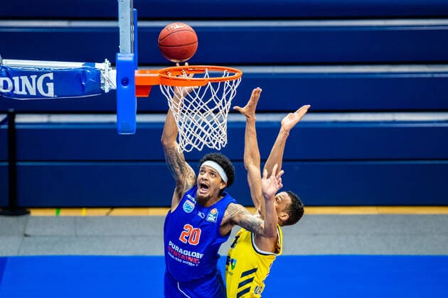 Deron Washinton ( 20 Syntainics MBC), Louis Olinde ( 19 Alba Berlin) waehrend der Begegnung Saison 2020-2021 (Herren) in der EasyCredit Bundesliga zwischen Syntainics MBC und Alba Berlin in der Stadthalle Weissenfels am 16. March 2021 in Weissenfels, Sachsen Anhalt, Deutschland