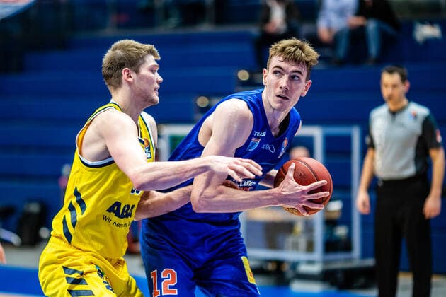 Philipp Hartwich ( 12 Syntainics MBC), Ben Lammers ( 50 Alba Berlin) waehrend der Begegnung Saison 2020-2021 (Herren) in der EasyCredit Bundesliga zwischen Syntainics MBC und Alba Berlin in der Stadthalle Weissenfels am 16. March 2021 in Weissenfels, Sachsen Anhalt, Deutschland