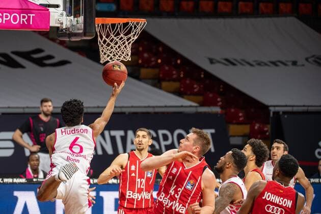 Jalen Hudson 6 (Telekom Baskets Bonn), Diego Flaccadori 12 (FC Bayern), Leon Radosevic 43 (FC Bayern), FC Bayern Basketball vs. Telekom Baskets Bonn, BBL, 16.03.2021 Muenchen Bayern Deutschland