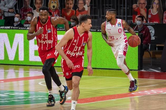 JaJuan Johnson 25 (FC Bayern), Zan Mark Sisko 31 (FC Bayern), Alex Hamilton 0 (Telekom Baskets Bonn), FC Bayern Basketball vs. Telekom Baskets Bonn, BBL, 16.03.2021 Muenchen Bayern Deutschland