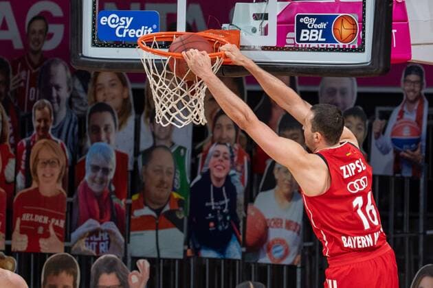 Paul Zipser 16 (FC Bayern), dunk, FC Bayern Basketball vs. Telekom Baskets Bonn, BBL, 16.03.2021 Muenchen Bayern Deutschland