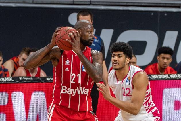 James Gist 21 (FC Bayern), Gabriel De Oliveira 22 (Telekom Baskets Bonn), FC Bayern Basketball vs. Telekom Baskets Bonn, BBL, 16.03.2021 Muenchen Bayern Deutschland