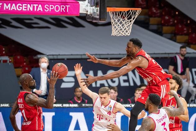 James Gist 21 (FC Bayern), JaJuan Johnson 25 (FC Bayern), FC Bayern Basketball vs. Telekom Baskets Bonn, BBL, 16.03.2021 Muenchen Bayern Deutschland