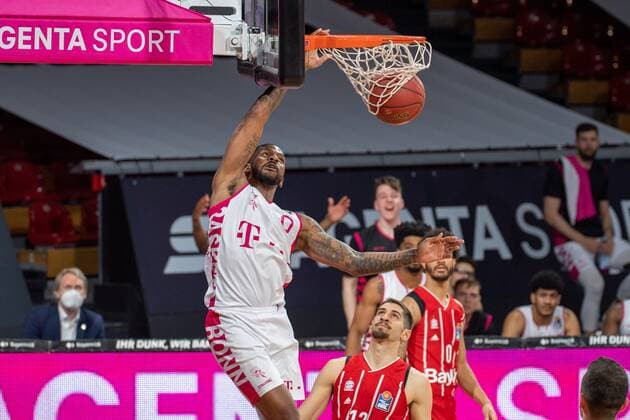 Alex Hamilton 0 (Telekom Baskets Bonn), dunk!, FC Bayern Basketball vs. Telekom Baskets Bonn, BBL, 16.03.2021 Muenchen Bayern Deutschland