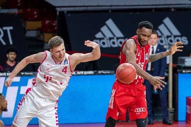 Sport Bilder des Tages Stahinja Micovic 4 (Telekom Baskets Bonn), JaJuan Johnson 25 (FC Bayern), FC Bayern Basketball vs. Telekom Baskets Bonn, BBL, 16.03.2021 Muenchen Bayern Deutschland