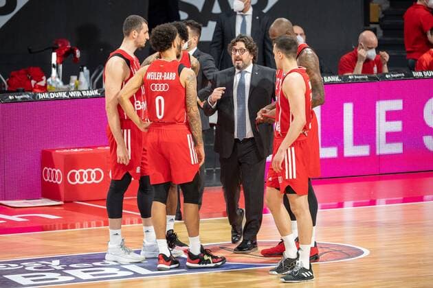 Head Coach Andrea Trinchieri (FC Bayern) instruiert sein Team, FC Bayern Basketball vs. Telekom Baskets Bonn, BBL, 16.03.2021 Muenchen Bayern Deutschland