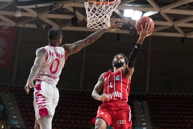 Basketball, BBL, 20210316, FC Bayern München - Telekom Basket Bonn. Im Bild Alex HAMILTON (Telekom Baskets Bonn, 0) und Dennis Jerome SEELEY (FC Bayern München, 4). München Audi Dome Bayern Deutschland Copyright: Passion2Press MarkusxFischerx