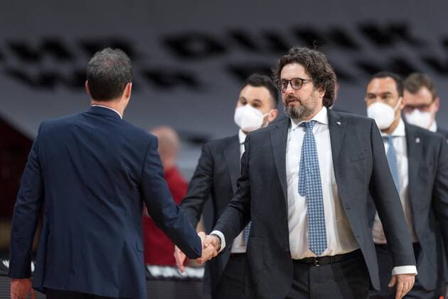 Basketball, BBL, 20210316, FC Bayern München - Telekom Basket Bonn. Im Bild Head Coach von Telekom Baskets Bonn Will VOIGT und Head Coach des FC Bayern München Andrea TRINCHIERI nach Schlußpfiff. München Audi Dome Bayern Deutschland Copyright: Passion2Press MarkusxFischerx