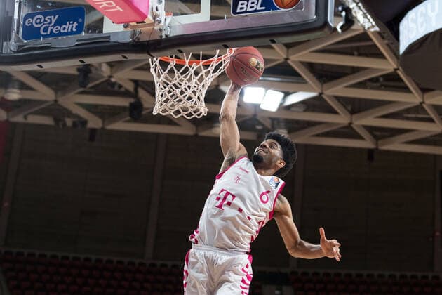 Basketball, BBL, 20210316, FC Bayern München - Telekom Basket Bonn. Im Bild Jalen HUDSON (Telekom Baskets Bonn, 6) Dunk. München Audi Dome Bayern Deutschland Copyright: Passion2Press MarkusxFischerx