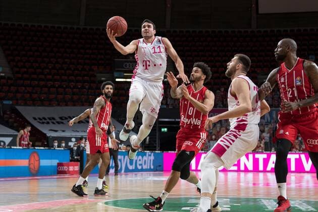 Basketball, BBL, 20210316, FC Bayern München - Telekom Basket Bonn. Im Bild Anthony DILEO (Telekom Baskets Bonn, 11) und Nick WEILER-BABB (FC Bayern München, 0). München Audi Dome Bayern Deutschland Copyright: Passion2Press MarkusxFischerx