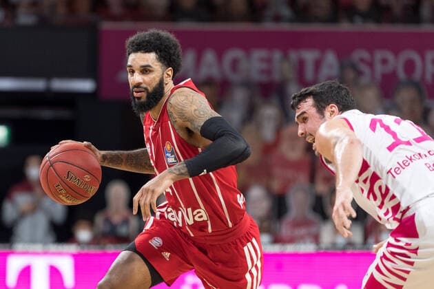 Basketball, BBL, 20210316, FC Bayern München - Telekom Basket Bonn. Im Bild Dennis Jerome SEELEY (FC Bayern München, 4) und Anthony DILEO (Telekom Baskets Bonn, 11). München Audi Dome Bayern Deutschland Copyright: Passion2Press MarkusxFischerx
