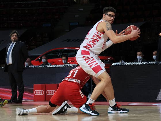16.03.2021, FC Bayern Baskets vs Telekom Baskets Bonn, Audi Dome, Muenchen, im Bild: Zan Mark Sisko (FCB Basketball) vs Isaiah Philmore (telekom baskets Bonn)