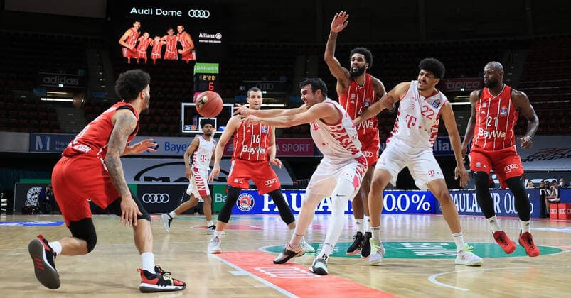 16.03.2021, FC Bayern Baskets vs Telekom Baskets Bonn, Audi Dome, Muenchen, im Bild: Nick Weiler-Babi (FCB Basketball), Jalen Hudson (telekom baskets Bonn), Paul Zipser (FCB Basketball), Anthony DiLeo (telekom baskets Bonn), D.J Seeley (FCB Basketball), Gabriel De Oliveira (telekom baskets Bonn) und James Gist (FCB Basketball)