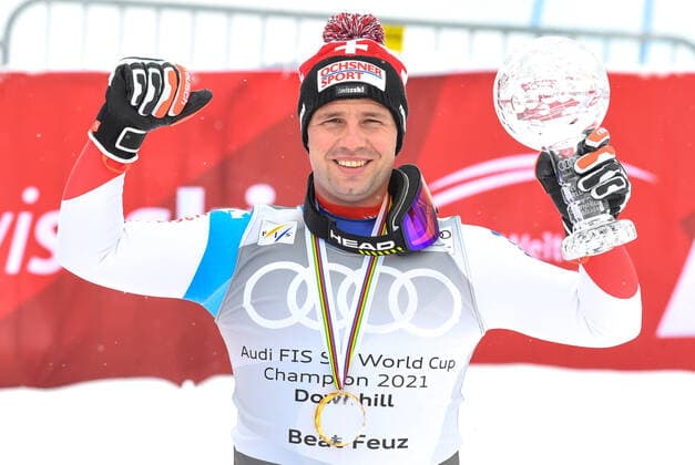 17.03.2021, Lenzerheide, SUI, FIS Weltcup Ski Alpin, Abfahrt, Herren, Siegerehrung, Weltcupwertung, im Bild Sieger Abfahrts Weltcup der Herren Beat Feuz (SUI ) during the winner ceremony for the men downhill Worldcup rating of FIS Ski Alpine World Cup finals in Lenzerheide, Switzerland on 2021 03 17.