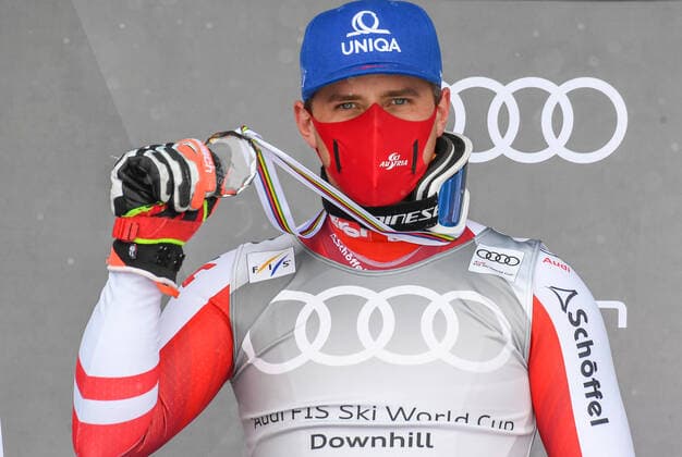 17.03.2021, Lenzerheide, SUI, FIS Weltcup Ski Alpin, Abfahrt, Herren, Siegerehrung, Weltcupwertung, im Bild 2. Platz Abfahrts Weltcup der Herren Matthias Mayer (AUT) 2nd place men s downhill World Cup Matthias Mayer of Austria during the winner ceremony for the men s downhill Worldcup rating of FIS Ski Alpine World Cup finals in Lenzerheide, Switzerland on 2021 03 17.