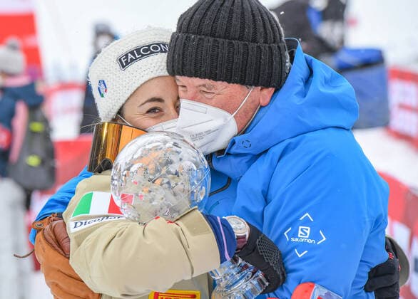 17.03.2021, Lenzerheide, SUI, FIS Weltcup Ski Alpin, Abfahrt, Damen, Siegerehrung, Weltcupwertung, im Bild Siegerin Abfahrts Weltcup der Damen Sofia Goggia (ITA )und Robert Trenkwalder ( ASP) Winner Ladies Downhill World Cup Sofia Goggia of Italy and Robert Trenkwalder (ASP) during the winner ceremony for the women downhill Worldcup rating of FIS Ski Alpine World Cup finals in Lenzerheide, Switzerland on 2021 03 17.