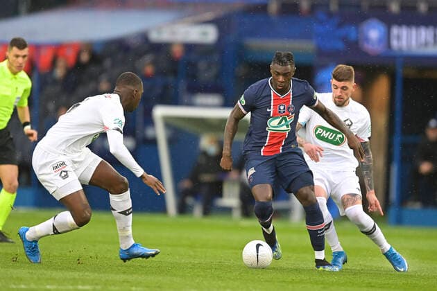 Moise Kean (PSG) vs Xeka (Losc) FOOTBALL : PSG vs LOSC - 1 8 finale coupe de france - 17 03 2021 JBAutissier Panoramic 