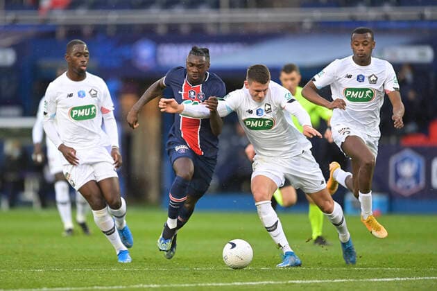 Moise Kean (PSG) vs Sven Botman (Losc) FOOTBALL : PSG vs LOSC - 1 8 finale coupe de france - 17 03 2021 JBAutissier Panoramic 