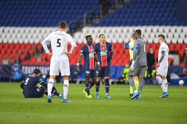 blessure de Mauro Icardi (PSG) FOOTBALL : PSG vs LOSC - 1 8 finale coupe de france - 17 03 2021 JBAutissier Panoramic 