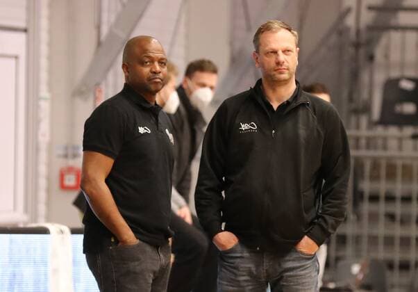 17.03.2021 - Basketball - Saison 2019 2020 - 2. Bundesliga Pro-A - 8. Spieltag: Nürnberg Falcons Basketball Club NBC - Tigers Tübingen - DaMa - Derrick Taylor ( Co-Trainer Assistant-Coach Nürnberg Falcons BC NBC ) Ralph Junge ( Trainer Geschäftsführer Headcoach Nürnberg Falcons BC NBC ) nacd