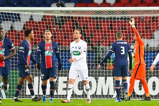 joie des joueurs du PSG apres l arret de Keylor Navas (PSG) sur le penalty de Yusuf Yazici (Losc) FOOTBALL : PSG vs LOSC - 1 8 finale coupe de france - 17 03 2021 JBAutissier Panoramic 