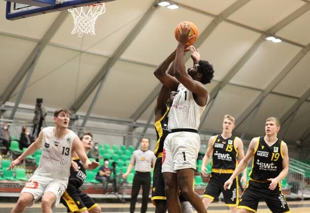 17.03.2021 - Basketball - Saison 2019 2020 - 2. Bundesliga Pro-A - 8. Spieltag: Nürnberg Falcons Basketball Club NBC - Tigers Tübingen - DaMa - Roland Nyama (24, Tigers Tübingen, Tigers Tuebingen ) Mario Kegler (Nürnberg Falcons BC NBC )