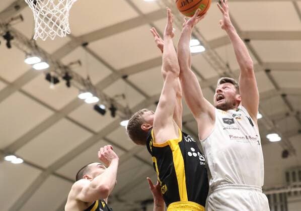 17.03.2021 - Basketball - Saison 2019 2020 - 2. Bundesliga Pro-A - 8. Spieltag: Nürnberg Falcons Basketball Club NBC - Tigers Tübingen - DaMa - Daniel Keppeler (31, Tigers Tübingen, Tigers Tuebingen ) Elias Veikko Juhani Valtonen (19, Tigers Tübingen, Tigers Tuebingen ) Sebastian Schröder Schroeder (14, Nürnberg Falcons BC NBC )
