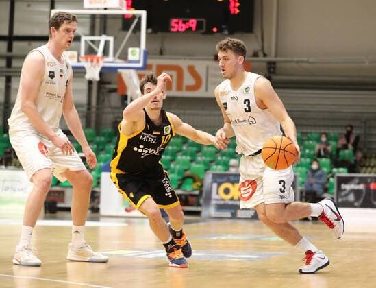 17.03.2021 - Basketball - Saison 2019 2020 - 2. Bundesliga Pro-A - 8. Spieltag: Nürnberg Falcons Basketball Club NBC - Tigers Tübingen - DaMa - Moritz Sanders (4, Nürnberg Falcons BC NBC ) Gianni Otto (10, Tigers Tübingen, Tigers Tuebingen ) Marcell Pongo (3, Nürnberg Falcons BC NBC )