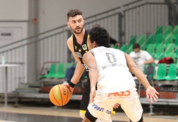 17.03.2021 - Basketball - Saison 2019 2020 - 2. Bundesliga Pro-A - 8. Spieltag: Nürnberg Falcons Basketball Club NBC - Tigers Tübingen - DaMa - Besnik Bekteshi (7, Tigers Tübingen, Tigers Tuebingen ) Tra Holder (0, Nürnberg Falcons BC NBC )