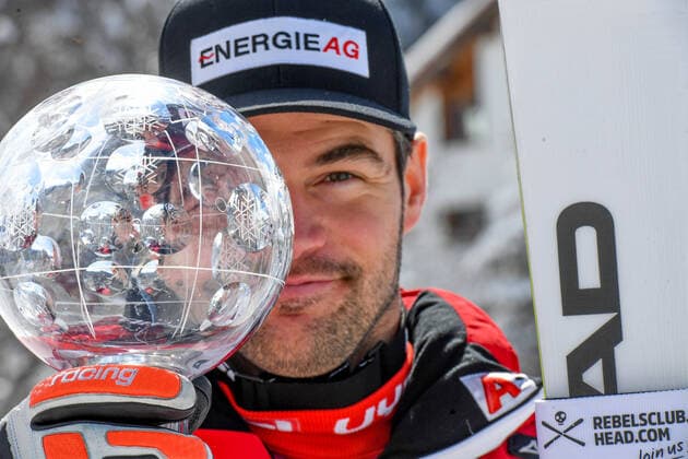 Bilder des Jahres 2021, Sport 03 März Sport Themen der Woche KW11 Sport Bilder des Tages 18.03.2021, Lenzerheide, SUI, FIS Weltcup Ski Alpin, SuperG, Herren, Siegerehrung, Weltcupwertung, im Bild Sieger Super G Weltcup der Herren Vincent Kriechmayr ( AUT) Winner men s Super G world cup Vincent Kriechmayr of Austria during the winner ceremony for the men s Super-G Worldcup rating of FIS Ski Alpine World Cup finals in Lenzerheide, Switzerland on 2021 03 18. **** ONLY FOR GER;FRA;ITA;ESP;SUISSE;GBR **** Lenzerheide *** 18 03 2021, Lenzerheide, SUI, FIS Alpine Ski World Cup, SuperG, men, award ceremony, world cup rating, in picture winner men s Super G world cup Vincent Kriechmayr AUT Winner men s Super G world cup Vincent Kriechmayr of Austria during the winner ceremony for the men s Super G Worldcup rating of FIS Ski Alpine World Cup finals in Lenzerheide, Switzerland on 2021 03 18 ONLY FOR GER FRA ITA ESP SUISSE GBR Lenzerheide  EP_spi  