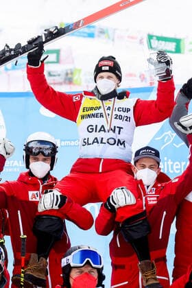 ALPINE SKIING - FIS EC Reiteralm SCHLADMING,AUSTRIA,18.MAR.21- ALPINE SKIING - FIS Europa Cup Final, award ceremony for the Giant Slalom Europa Cup, men. Image shows the rejoicing of Dominik Raschner (AUT) with his team. Keywords: medal, trophy. GEPAxpictures xChristianxWalgram