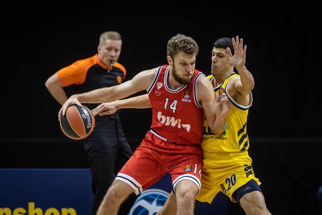 Basketball Berlin 18.03.2021 Saison 2020 2021 Euroleague Regular Season Alba Berlin - Olympiakos Piräus Sasha Vezenkov (Piräus, No.14) Simone Fontecchio (Alba Berlin, No.20)