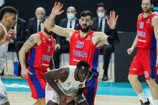 Mandatory Credit: Photo by Irina R Hipolito Shutterstock (11805729af) Usman Garuba of Real Madrid and Tornike Shengelia of CSKA Moscow in action during Euroleague basketball match played between Real Madrid and PBC CSKA Moscow at Wizink Center stadium on March 18, 2021 in Madrid, Spain. Basket: Euroleague- Real Madrid v CSKA Moscow, Spain - 18 Mar 2021 Basket: Euroleague- Real Madrid v CSKA Moscow, Spain - 18 Mar 2021  Copyright: xIrinaxRxHipolito Shutterstockx 11805729af