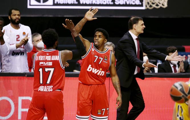 Livio Jean Charles, Shaquielle McKissic Jubel jubelnd Freude Emotion Basketball EuroLeague Herren Saison 2020 2021 18.03.2021 ALBA Berlin vs. Olympiakos Piraeus Piräus